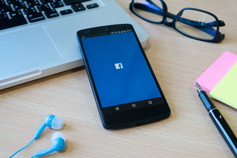 Kuinka helposti ladata Facebook -videoita helposti laitteessasi